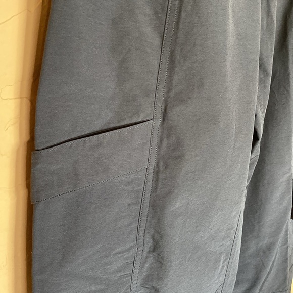 ALO Yoga Navy Straight Leg Pants - Picture 9 of 15